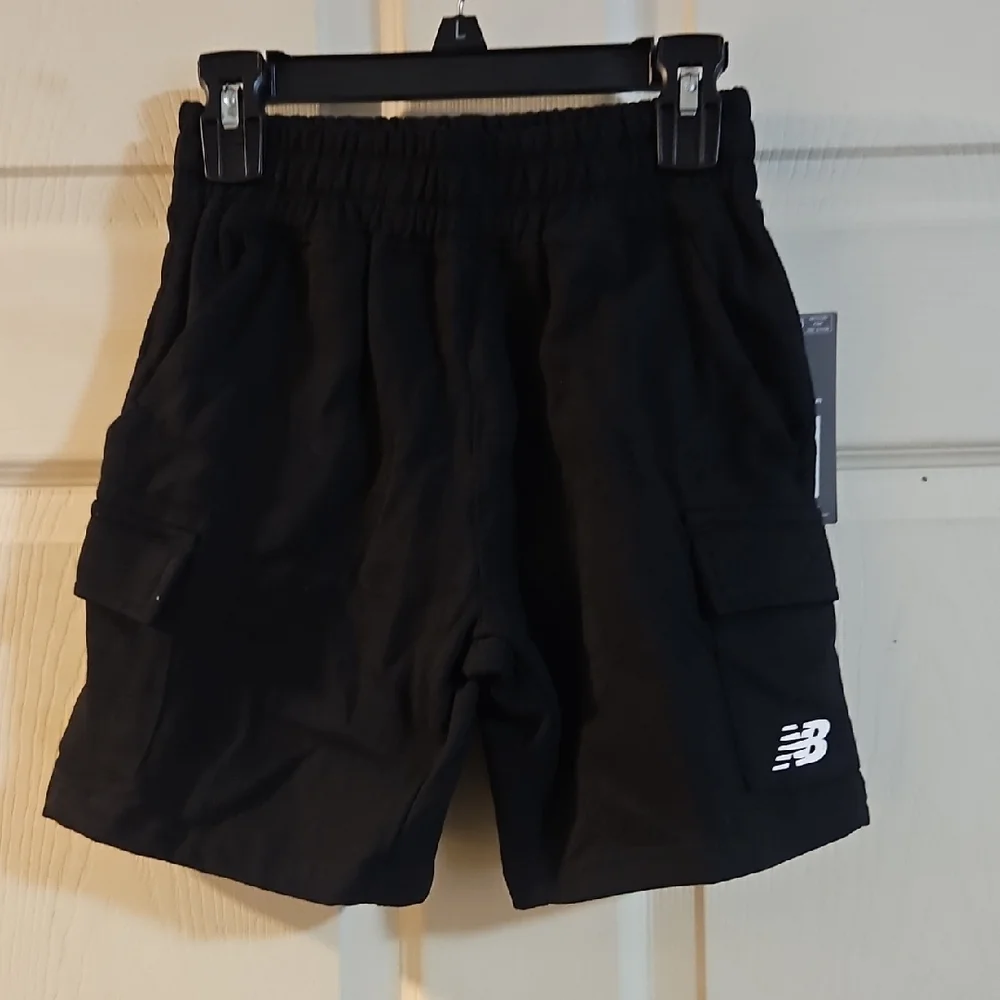 NEW BALANCE BOYS FLEECE CARGO SHORTS: BLACK: NEW WITH TAGS: SIZE S (8)